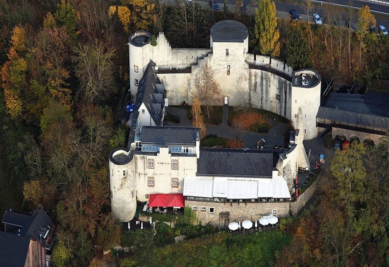 Die Burg Münstereifel, hoch über dem Kurort Bad Münstereifel im Stadtzentrum/Kreis Euskirchen (Nordrhein-Westfalen) zu verkaufen!!
